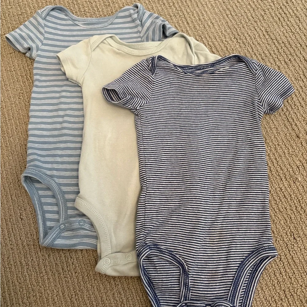 Lot of 9m Baby Boy Clothing - Onesies, Pajamas, Shorts & More - Picture 2 of 11